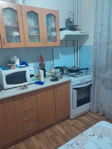 токмок шифонеры: Кийим салуучу шкаф, Түз