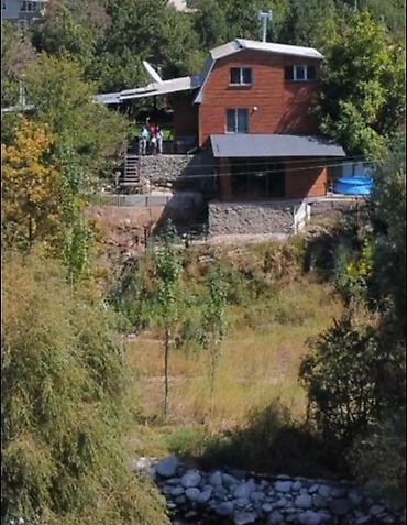 Продажа коттеджей и домов: 🏡 Продается уютный дом у реки Аламедин! 🌲 💰 Цена: 275 000 сом 📍 — 2