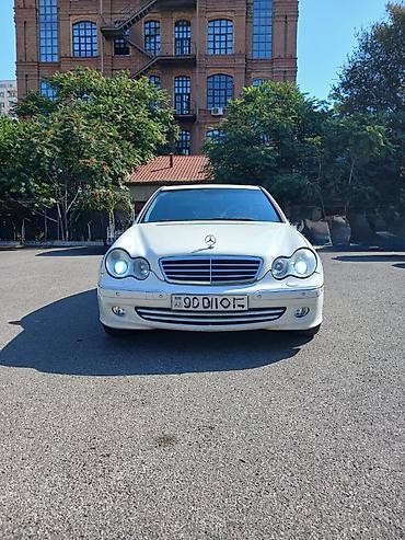 Mercedes-Benz C 230: 2.3 l | 2005 il Sedan