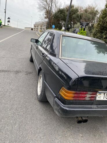 mercedes 190 motor: Mercedes-Benz 190: 1.8 l | 1991 il Sedan