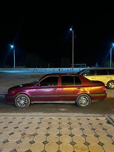 фольксваген кросс: Volkswagen Vento: 1993 г., Седан — 10