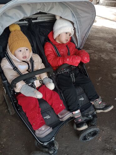 удобные коляски для новорожденных: Коляска, цвет - Серебристый, Б/у
