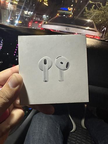 Apple AirPods 4 simsiz qulaqcıq - Model: AirPods 4 (qutu üzərində