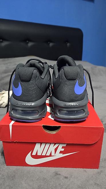 Patike: Patike kupljene u djaku placene 15500dinara, obuvene par puta samo — 4