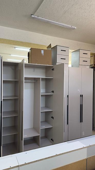 Шкафы для одежды: Шкаф трехдверный из ЛДСП. Качественная фурнитура — 3