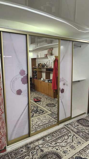 спальный гарнитур в стиле хай тек: Спальный гарнитур, Б/у, Шкаф, Кыргызстан, ДСП, Самовывоз, цвет - Белый