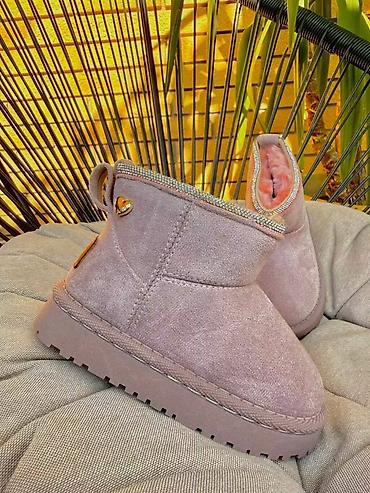 Ugg obuća: UG

25 do 36

2800 — 12