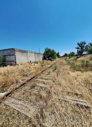 Склады и мастерские: 📦 Продаётся участок со складскими помещениями 📍 г. Кара-Балта, ул — 13