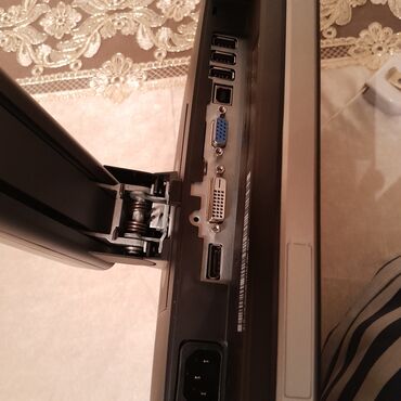 Monitorlar: Dell P2214H LCD monitor və simsiz klaviatura/siçan dəsti — 6