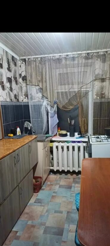 аламедин базар дом: 57 кв. м, 3 бөлмө, Унаа токтотуучу жай, Забор, тосулган