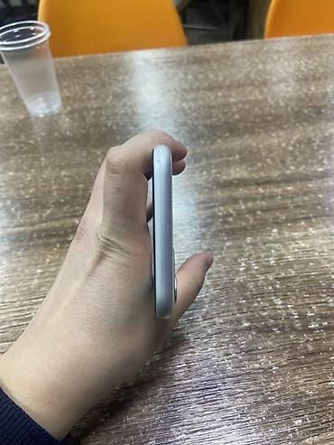 Apple iPhone: IPhone 11, Б/у, 64 ГБ, Белый, 71 % — 8
