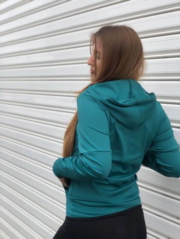 Gornji i donji deo: Likra
M - 2xl
3200 — 12