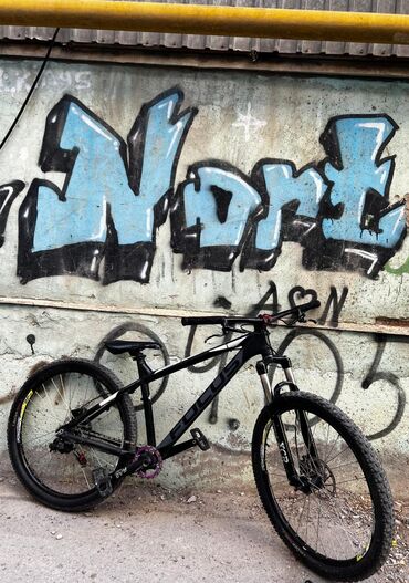 купить спортивный велосипед недорого: Focus Hardtail dağ velosipedi rama 27.5 focus whistlerdir. qabağ