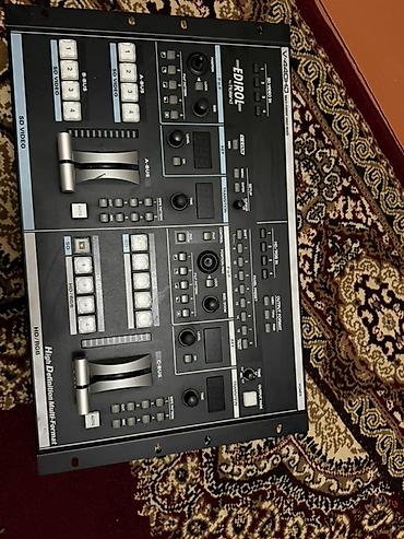 ses mikseri: Roland Edirol V-440HD – Multi-Format Video Mixer Xüsusiyyətlər: - SD — 3
