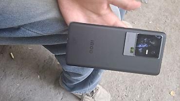 задаю: Vivo iQOO 11, Б/у, 256 ГБ, цвет - Черный, 2 SIM — 3