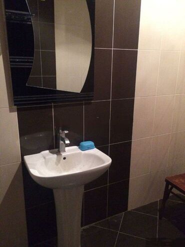 Uzunmüddətli kirayə mənzillər: Otag yoldasi .Posolok kiroovda 3 mərtəbəli 200 kv m olan 4 — 10