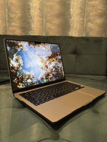 Masaüstü kompüterlər və iş stansiyaları: Apple MacBook Air 13" (M2, 2022) İş üçün alınıb lakin vaxt olmadığına