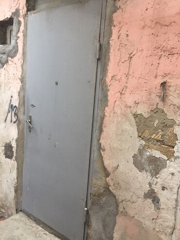 qapılar: Mənzil üçün İşlənmiş Giriş qapısı Glazok ilə, Zəmanətsiz, Ödənişli quraşdırma, Ünvandan götürmə