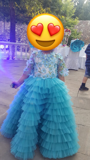 Ladyhousecouture 300azn-e tikib,bir defe uwaq oz 3 yawina geyinib.Yeni