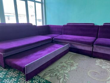 диван из поддона: Угловой диван, цвет - Фиолетовый, Б/у