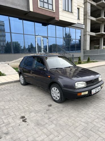 kia 8: Volkswagen Golf: 1993 г., 1.8 л, Механика, Бензин, Хэтчбэк