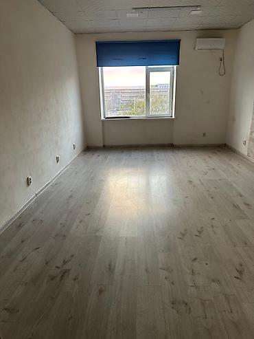 продажа домов он киркомстром: Сдаю Офисный шкаф: 25 м², В административном здании, С ремонтом, High ceilings — 3