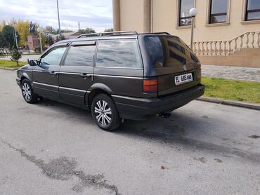 срочно продаю в связи с переездом: Volkswagen Passat Variant: 1989 г., 1.8 л, Механика, Бензин, Универсал