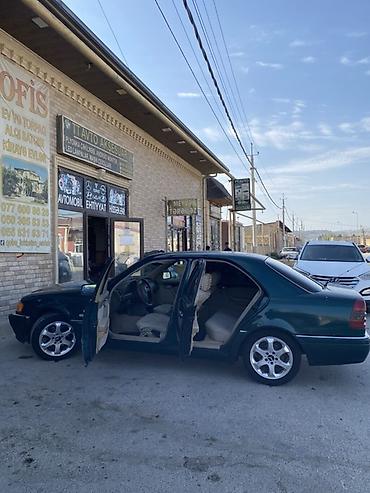 kia rio 2018: Mercedes-Benz C-Class: 1.8 l | 1995 il Sedan — 3