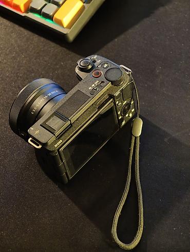 sony a5000: Продам Sony ZV-E10 II kit + карта памяти Lexar V60 64 ГБ. Камера — 1