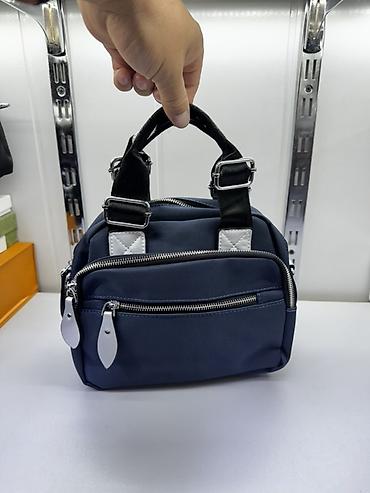 acne studio: Сумка PRADA, компактная модель в темно‑синем цвете. Особенности: - — 2