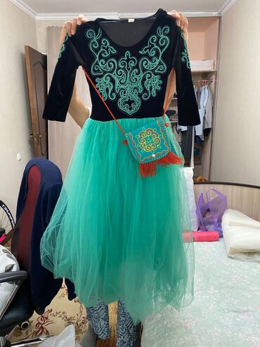 брендовые вещи оригинал: Детское платье, цвет - Бежевый, Б/у