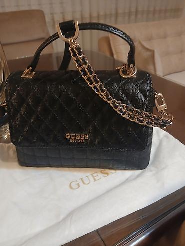 m sat daljinski: GUESS ženska torba – crna, manja crossbody/ručna torbica sa — 1
