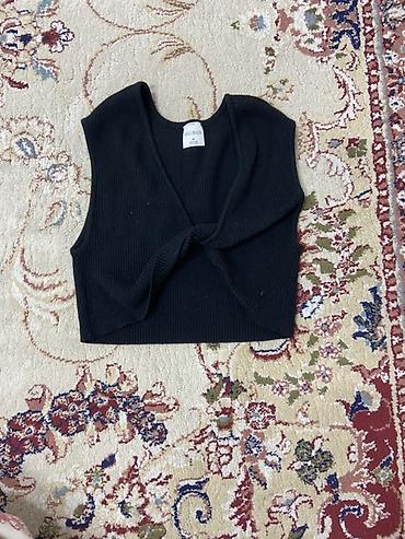 Кофты, свитеры: Набор одежды из 4 предметов: 1) Черный укороченный топ-жилет без — 1