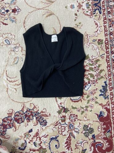 Майки, топы: Набор одежды в современном стиле: 1) Черный укороченный топ без — 1