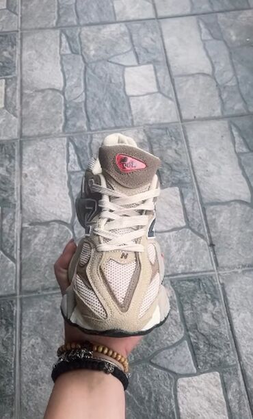 Patike: New Balance 9060 patike

Novo
Brojevi 36 do 40

fb Moja Kupovina 1 — 13