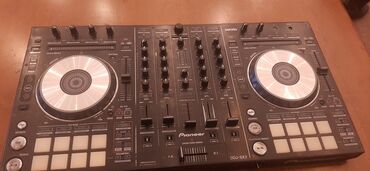 Akkordeonlar: Pioneer DDJ‑SX2 DJ kontrol sistemi - 4 kanal mikser bölməsi: hər