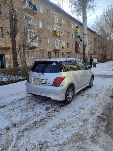 Toyota: Toyota ist: 2002 г., 1.5 л, Автомат, Бензин, Хэтчбэк