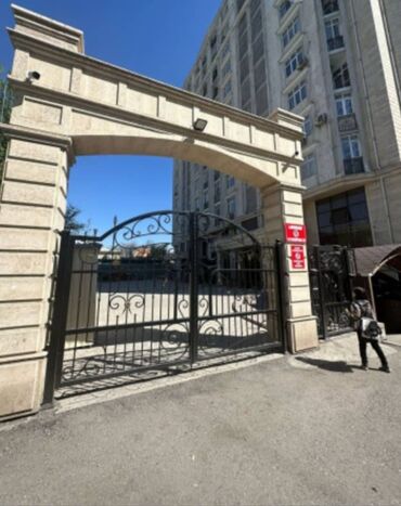 срочно продаётся 1 комнатная квартира в районе ошского рынка по улице молодая гвардия: 4 комнаты, 143 м², Элитка, 8 этаж, Евроремонт