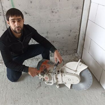qaş və kirpiklər üçün baxım: Səssiz tozsuz səliqəli kəsim. Beton katlavan monolit kubik