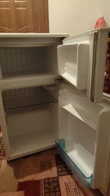 витринные холодильники и морозильники в бишкеке: Холодильник Indesit, Б/у, Двухкамерный