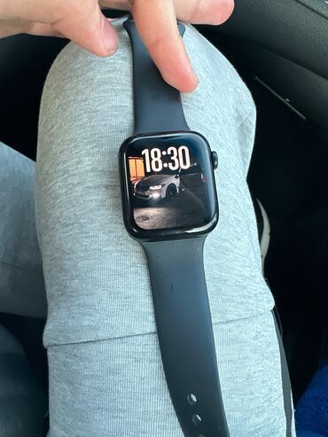 Apple Watch: Продаю часы Apple watch SE2 44mm Цвет черный, водонепроницаемые АКБ