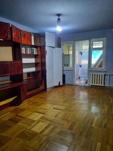 продаю квартиру в токмоке: 1 комната, 32 м², 104 серия, 3 этаж, Старый ремонт