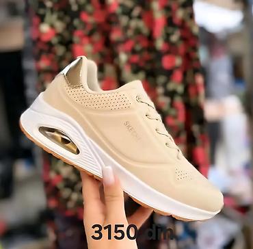 off white vapormax: Skechers i Yezzy

36-46

Cene su na slikama — 1