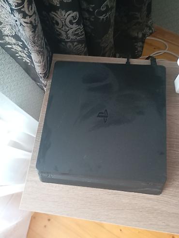 xbox series s 512: Sony PlayStation 4 Slim oyun konsolu Xüsusiyyətlər: - Model: PS4 Slim — 1