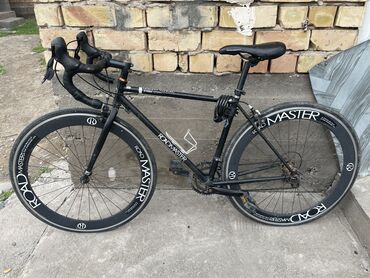 Шоссейные велосипеды: Продаётся спортивный велосипед 🚴 
Шоссейный в хорошем состоянии