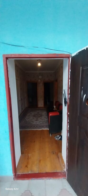 Həyət evləri və villaların satışı: Satılır: həyət evi - Geniş, hasarlı həyət: dəmir darvaza, betonlanmış — 16