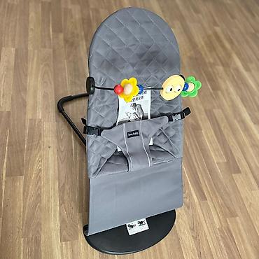 Детский шезлонг-качалка Love Baby - Эргономичное сиденье из стеганой