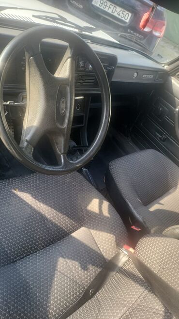 Bu LADA 2107 model sedan avtomobil gündəlik istifadə üçün uyğundur