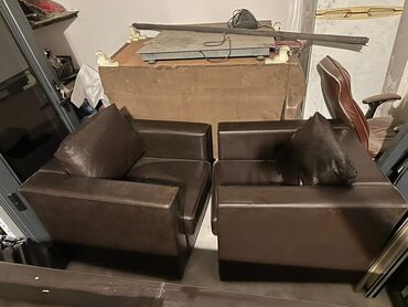 Ofis dəst mebeli: Ofis mebel dəsti Tərkib: - İş masası: L‑şəkilli, geniş iş səthi. Yan — 6