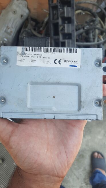 Avtomobilin digər elektrik sistemləri: Becker avtomobil audio sistemləri üçün interfeys bloku. Bu blok